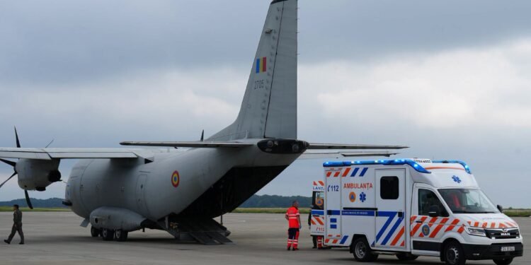 Un român a fost transferat în Belgia cu avionul militar. Minerul de la CEO încă așteaptă la Craiova