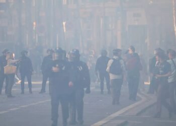 Poliția franceză, sub presiune după ce mai mulți elevi au fost grav răniți în timpul protestelor
