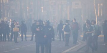 Poliția franceză, sub presiune după ce mai mulți elevi au fost grav răniți în timpul protestelor