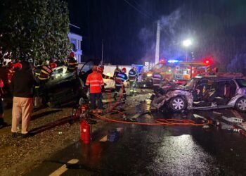 TRAGEDIE pe șosea! Trei tineri, printre care două fete de 17 ani, au murit într-un impact devastator în Vâlcea