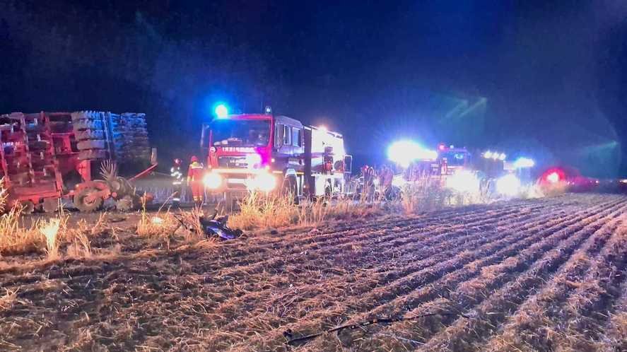 Impact fatal între un autoturism și un tractor