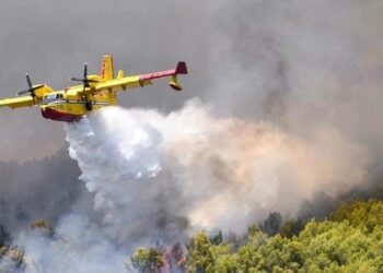 Europa ar putea comanda până la 50 de avioane Canadair pentru stingerea incendiilor