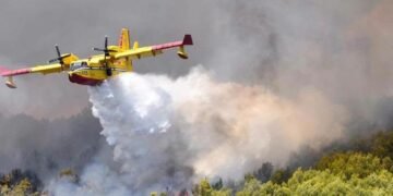 Europa ar putea comanda până la 50 de avioane Canadair pentru stingerea incendiilor
