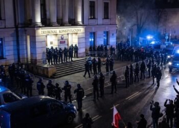 Curtea Constituțională, confiscată de Tusk