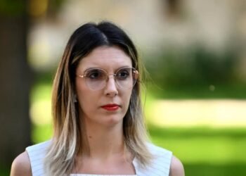 Lenjerie intimă de lux și parfumuri de firmă, cumpărate din bani publici. A sesizat Parchetul!