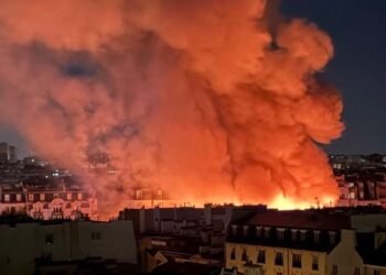 Incendiu la Paris