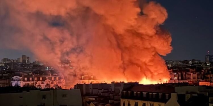 Incendiu la Paris