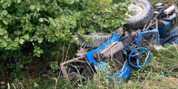 Prins sub tractor. Din păcate, nu a putut fi salvat!