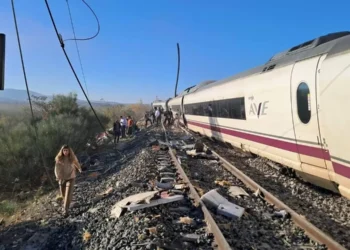 Cel puțin 64 de decese după ciocnirea a două trenuri în Spania