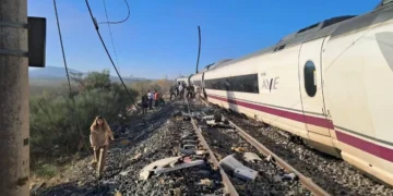 Cel puțin 64 de decese după ciocnirea a două trenuri în Spania