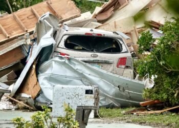 Uraganul Isaias a lovit Florida: Vânt de 165 km/h, inundații și distrugeri masive